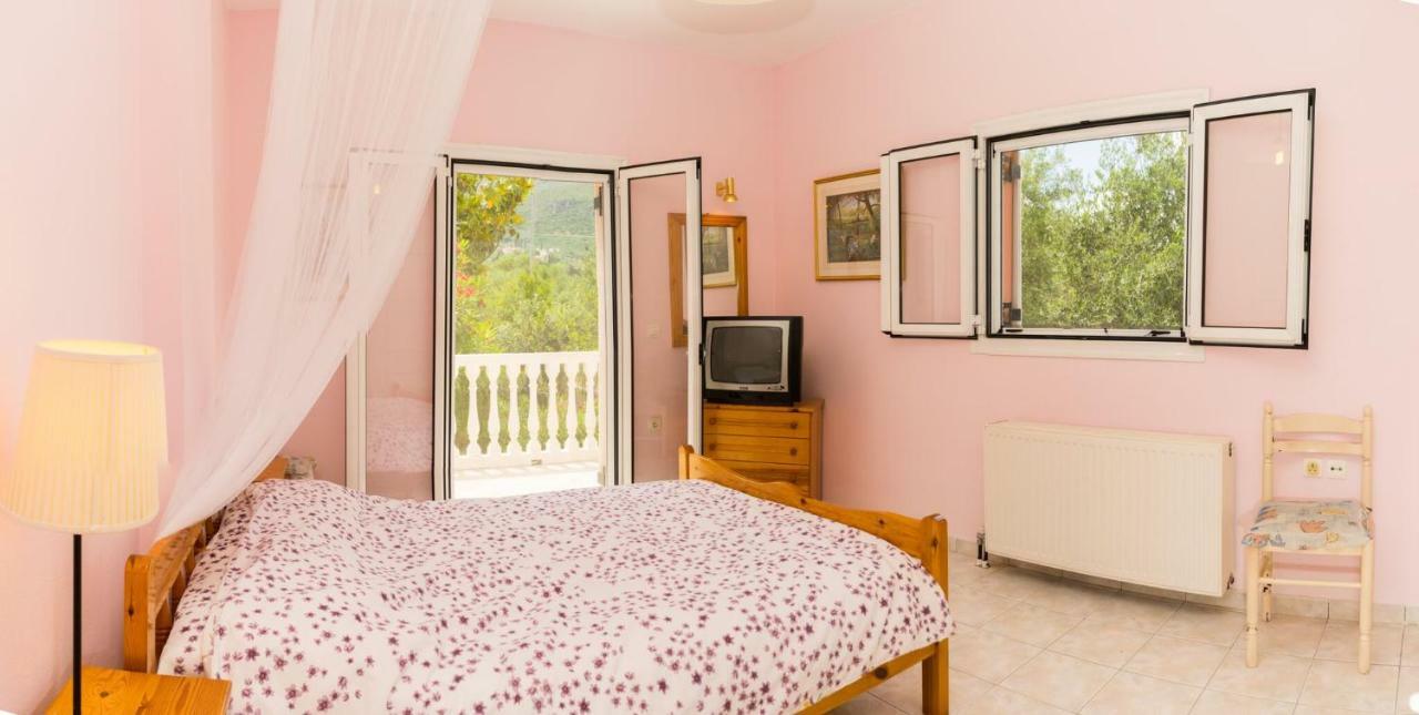 アリケス2 Bed House With Mountain Viewアパートメント エクステリア 写真