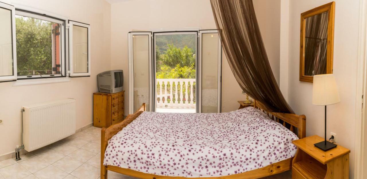 アリケス2 Bed House With Mountain Viewアパートメント エクステリア 写真